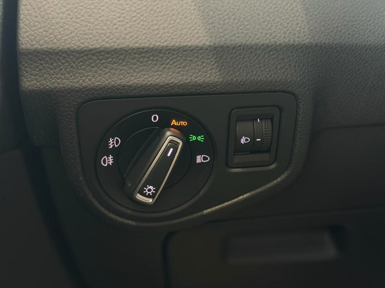 Fahrzeugabbildung Volkswagen Golf Sportsvan TDI DSG SOUND NAVI AHK ACC ALU