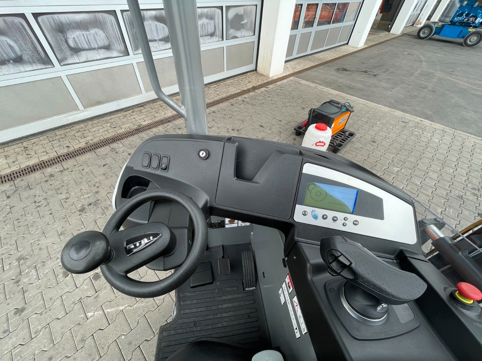 Fahrzeugabbildung Still FM-X 14 / Schubmaststapler / 451h / HH: 5.65m