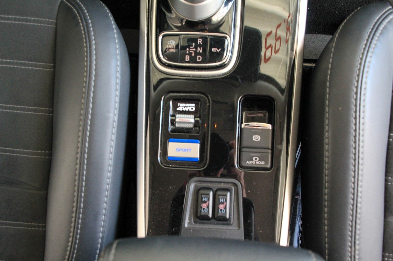 Fahrzeugabbildung Mitsubishi Outlander PHEV Plus mit FA-Paket
