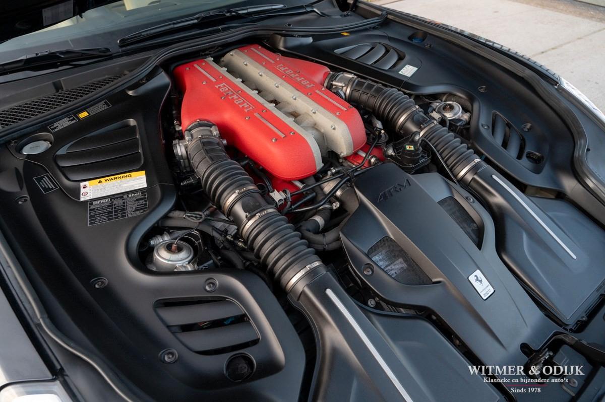 FERRARI GTC4LUSSO V12 NERO DAYTONA