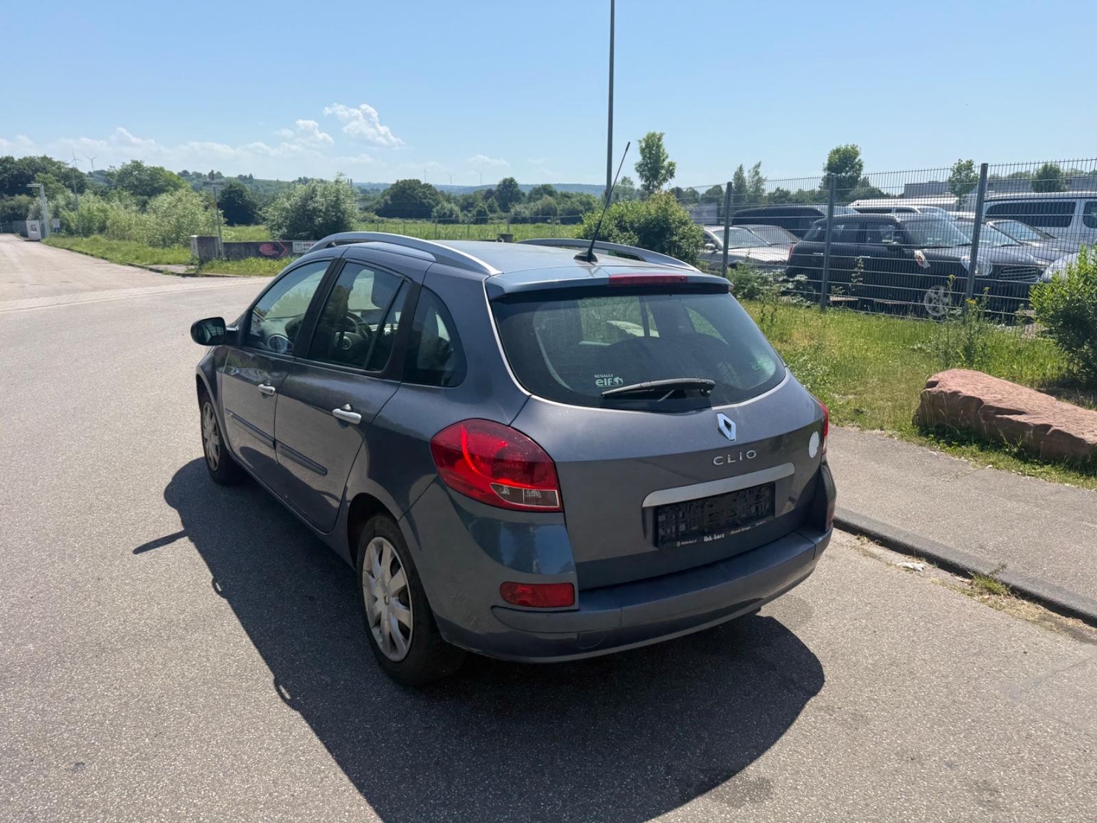 Renault Clio 2010 — photo 8