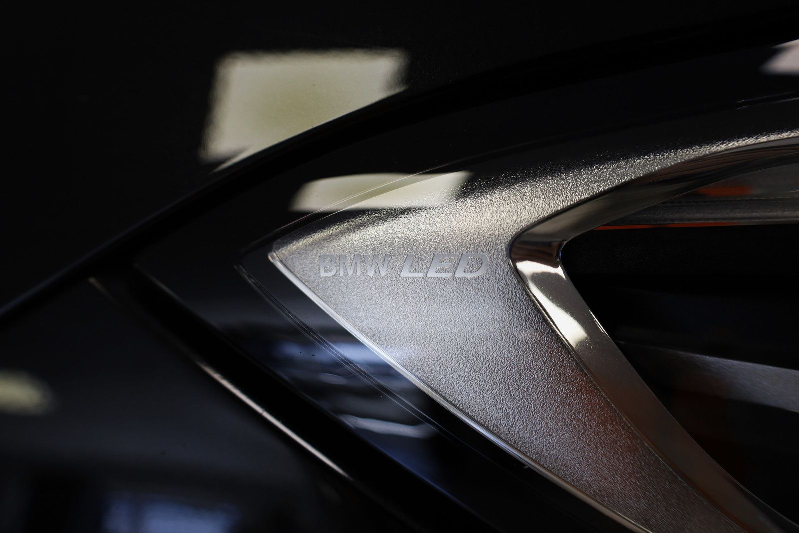 BMW 320i Touring M-Sport|HIFI|ACC|LED|RFK|ALCANTARA| foto 4