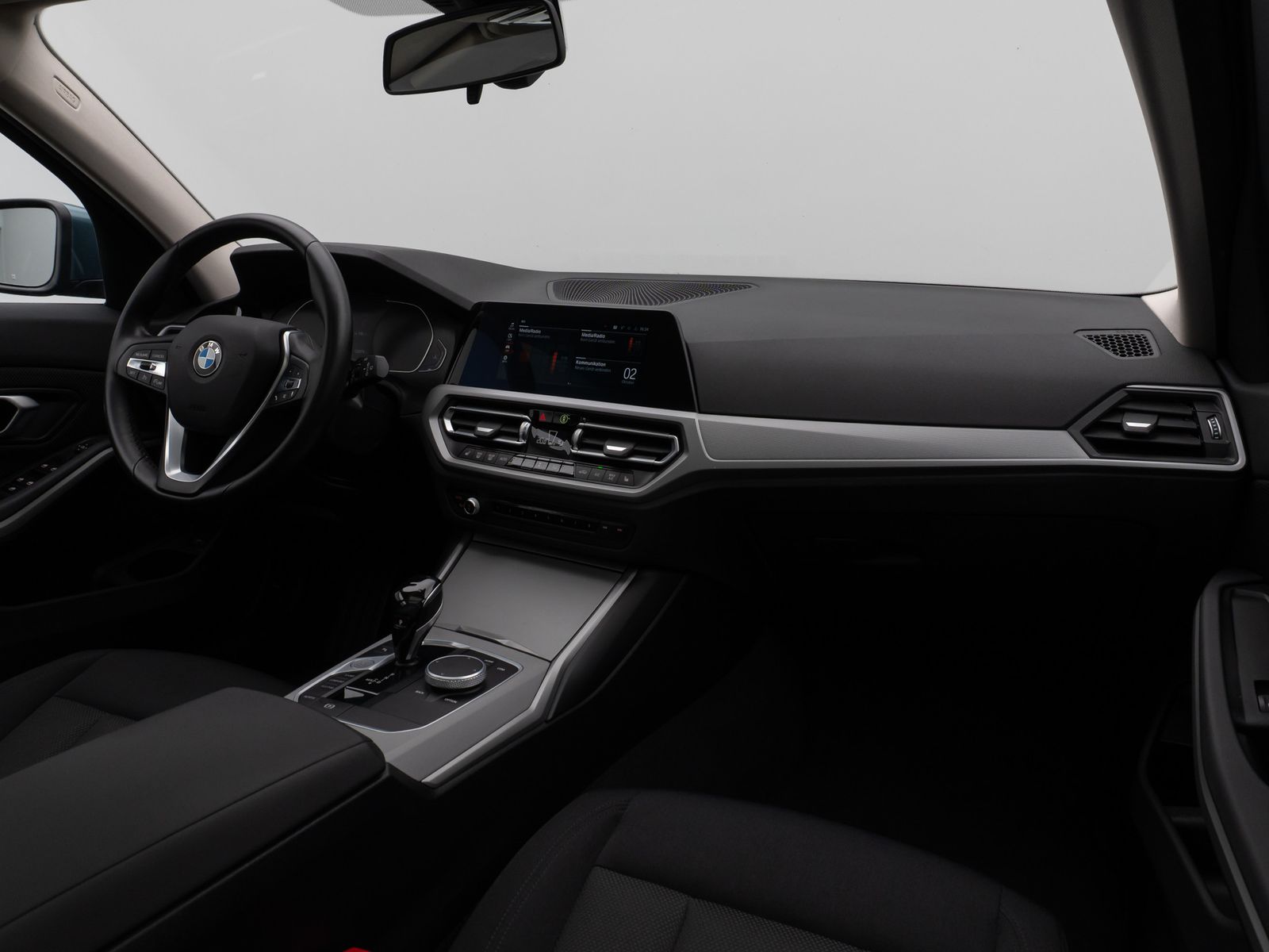 Fahrzeugabbildung BMW 320d Panorama DAB PDC Sitzhzg Geschwindigkeitsre