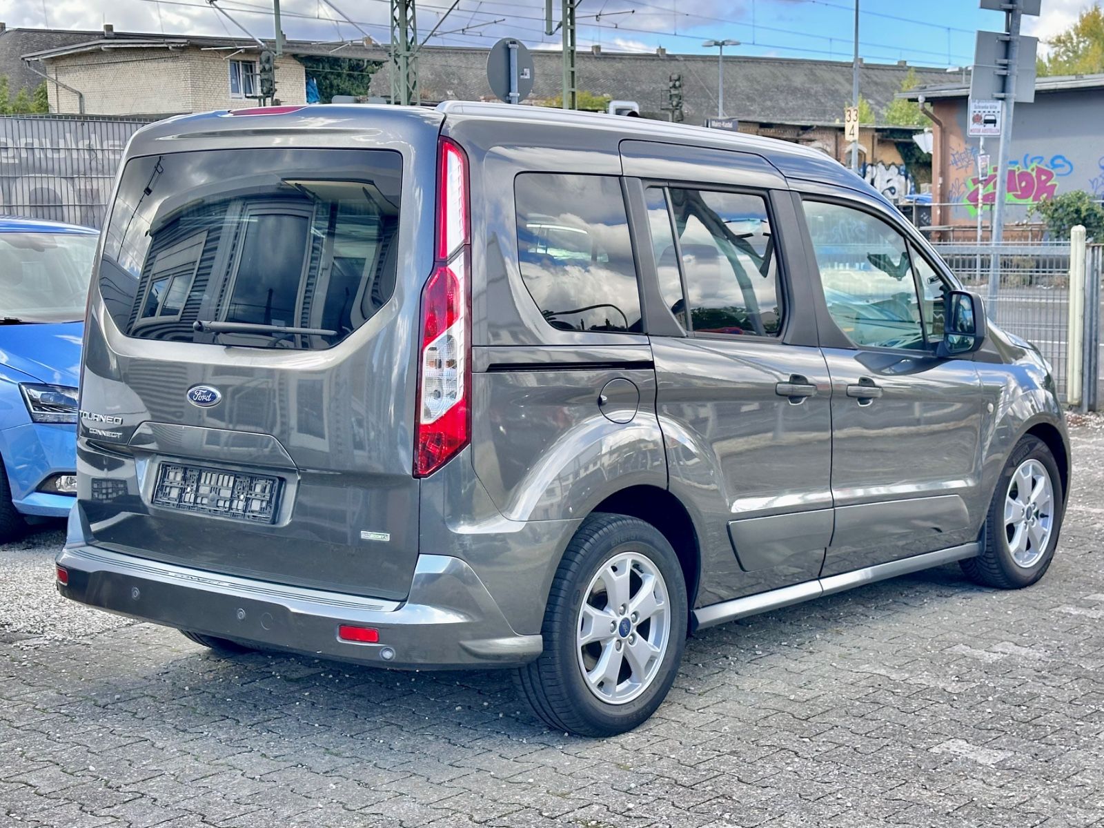 Fahrzeugabbildung Ford TOURNEO CONNECT TITANIUM*MOD.2016*