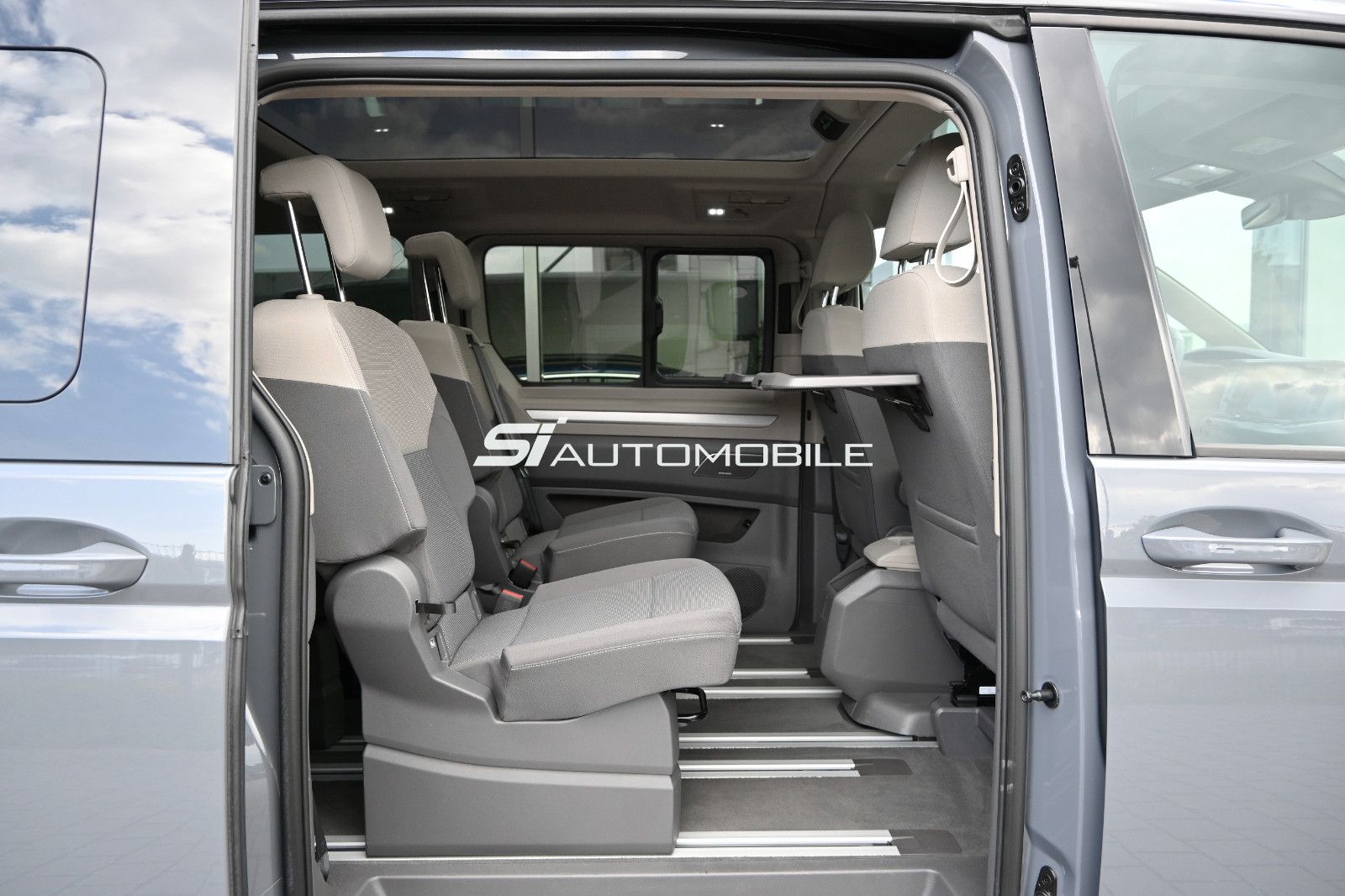Fahrzeugabbildung Volkswagen T7 Multivan 2,0 TDI DSG Edition Lang °AHK°HUD°SH