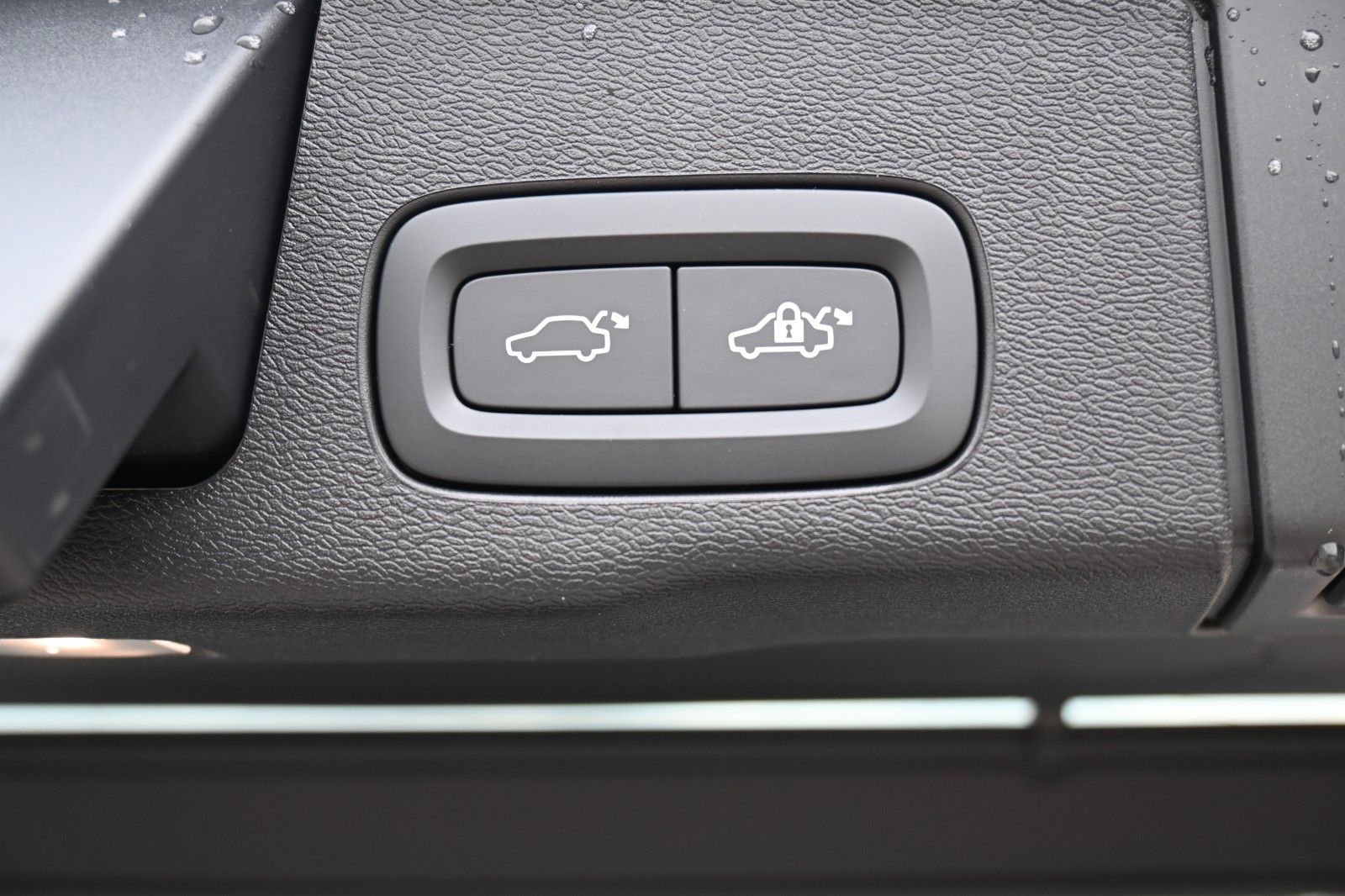 Fahrzeugabbildung Volvo XC60 B4 D Autom. Plus Dark*STDHZG*360°*H&K*ACC