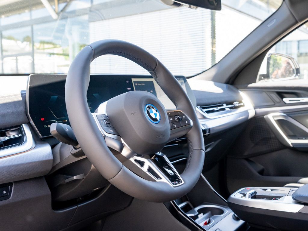 BMW iX2 - Bild 18