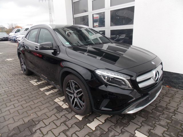 Mercedes-Benz GLA 200 Urban Automatik/Navi/Kamera/Bi-Xenon/AHK