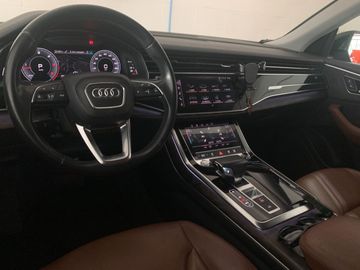Audi Q8 - 9