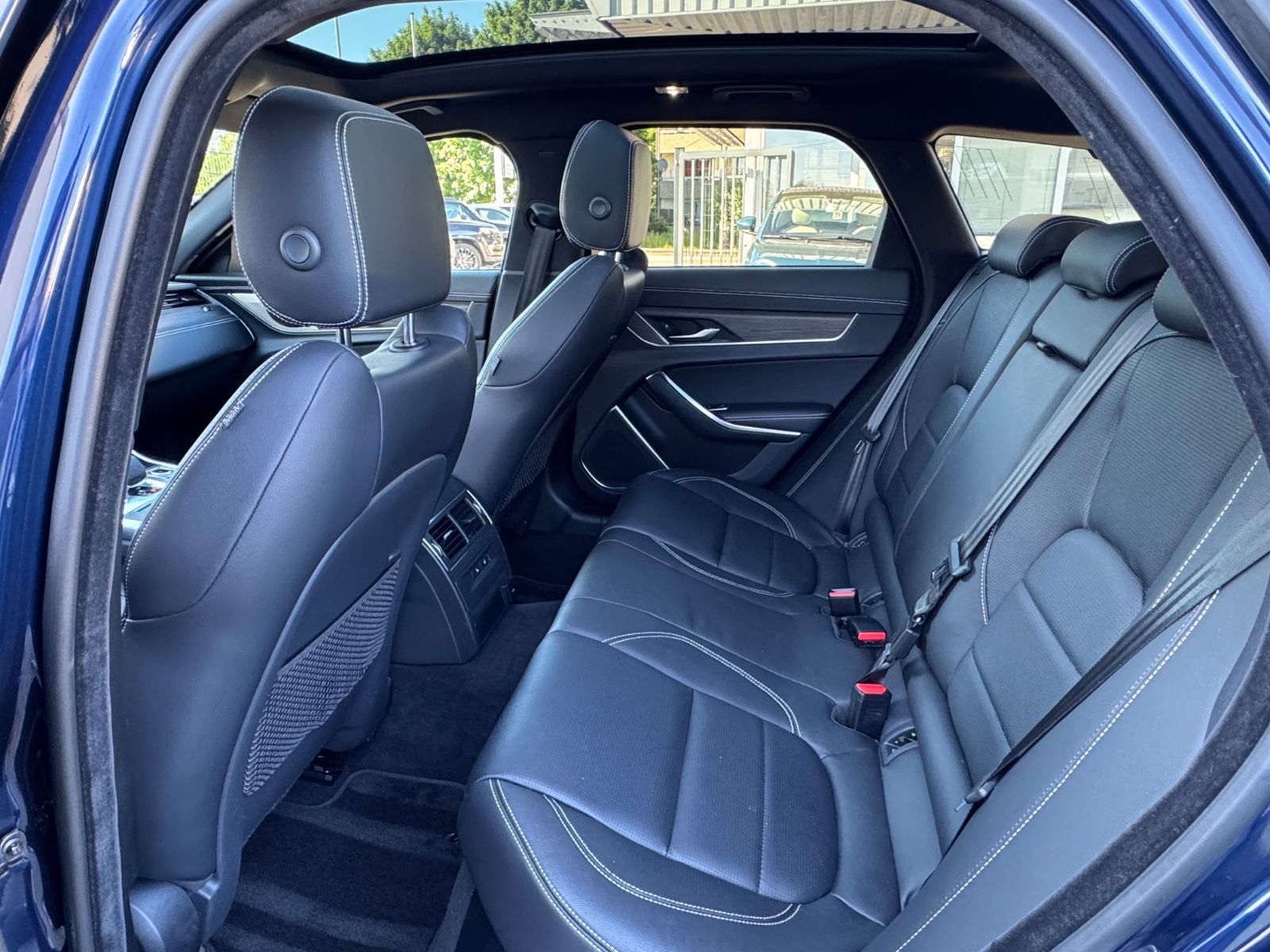 Fahrzeugabbildung Jaguar XF Sportbrake R-Dynamic SE AWD/PANO/KAM/MERIDIAN