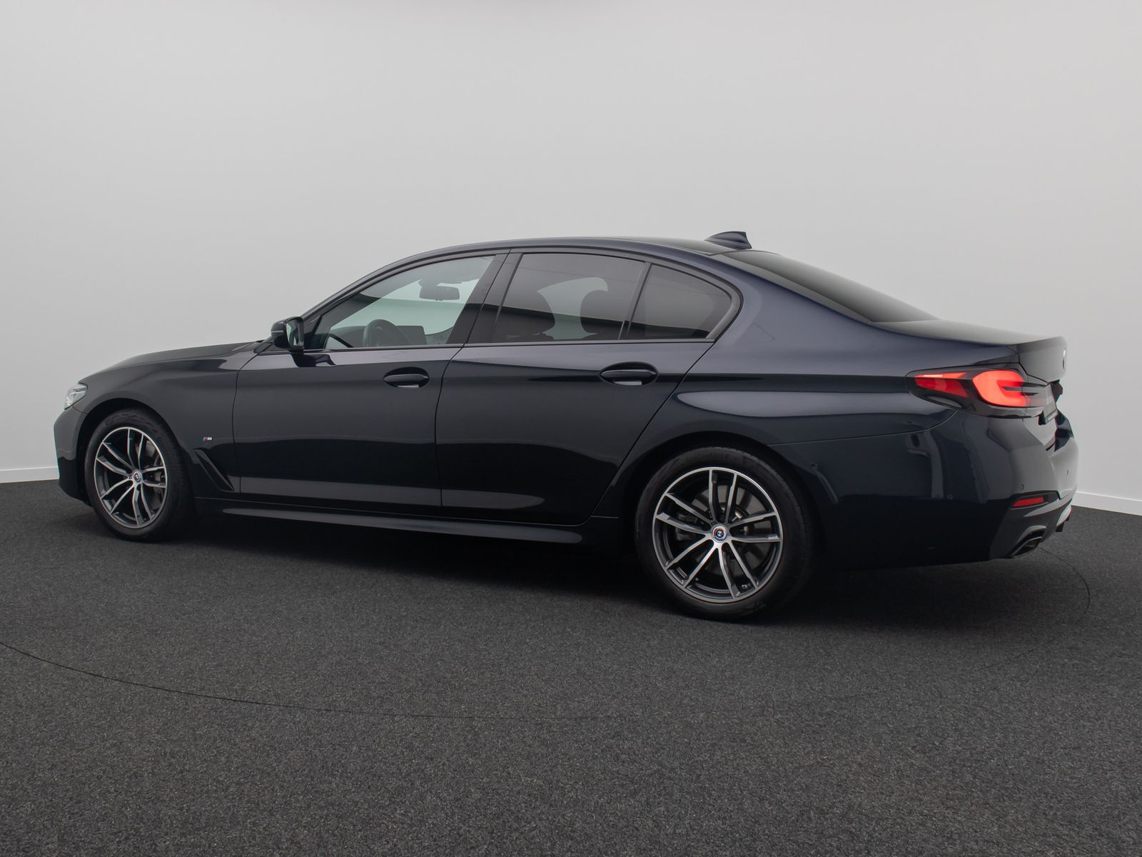 Fahrzeugabbildung BMW 540i xD M Sport H/K Kamera HUD DAB Standhzng AHK