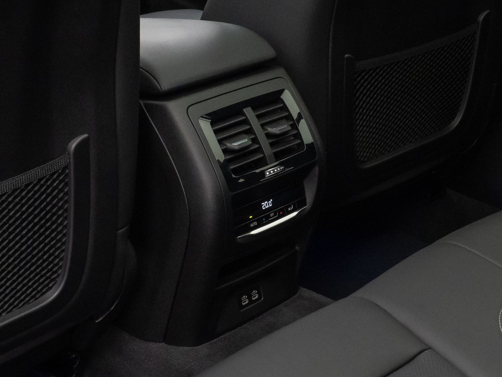 Fahrzeugabbildung BMW X3 xD20d M Sport Panorama Kamera Laser HUD HiFi
