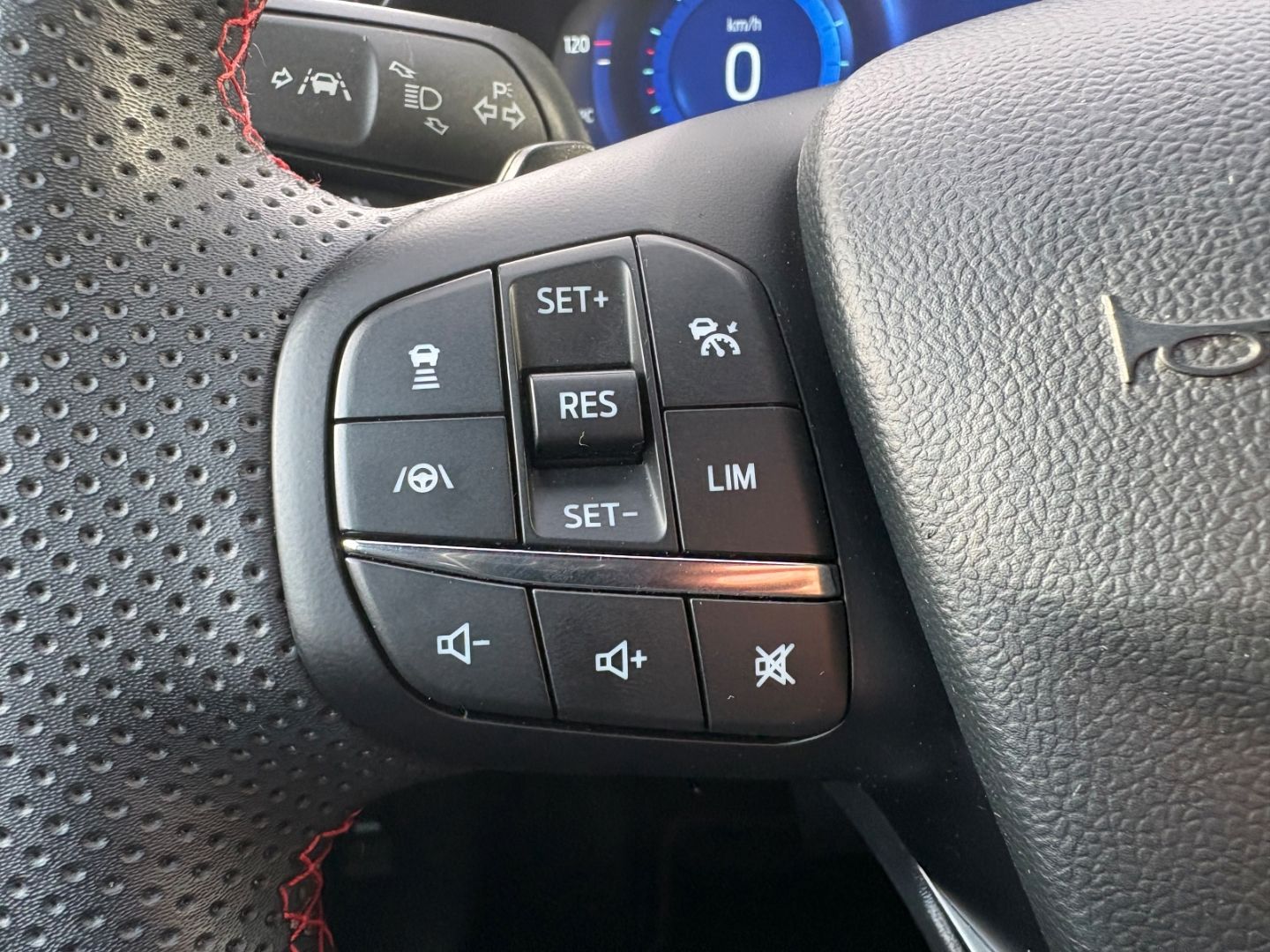 Fahrzeugabbildung Ford Puma ST-Line Navi LED ACC DAB SHZ LenkradHZG