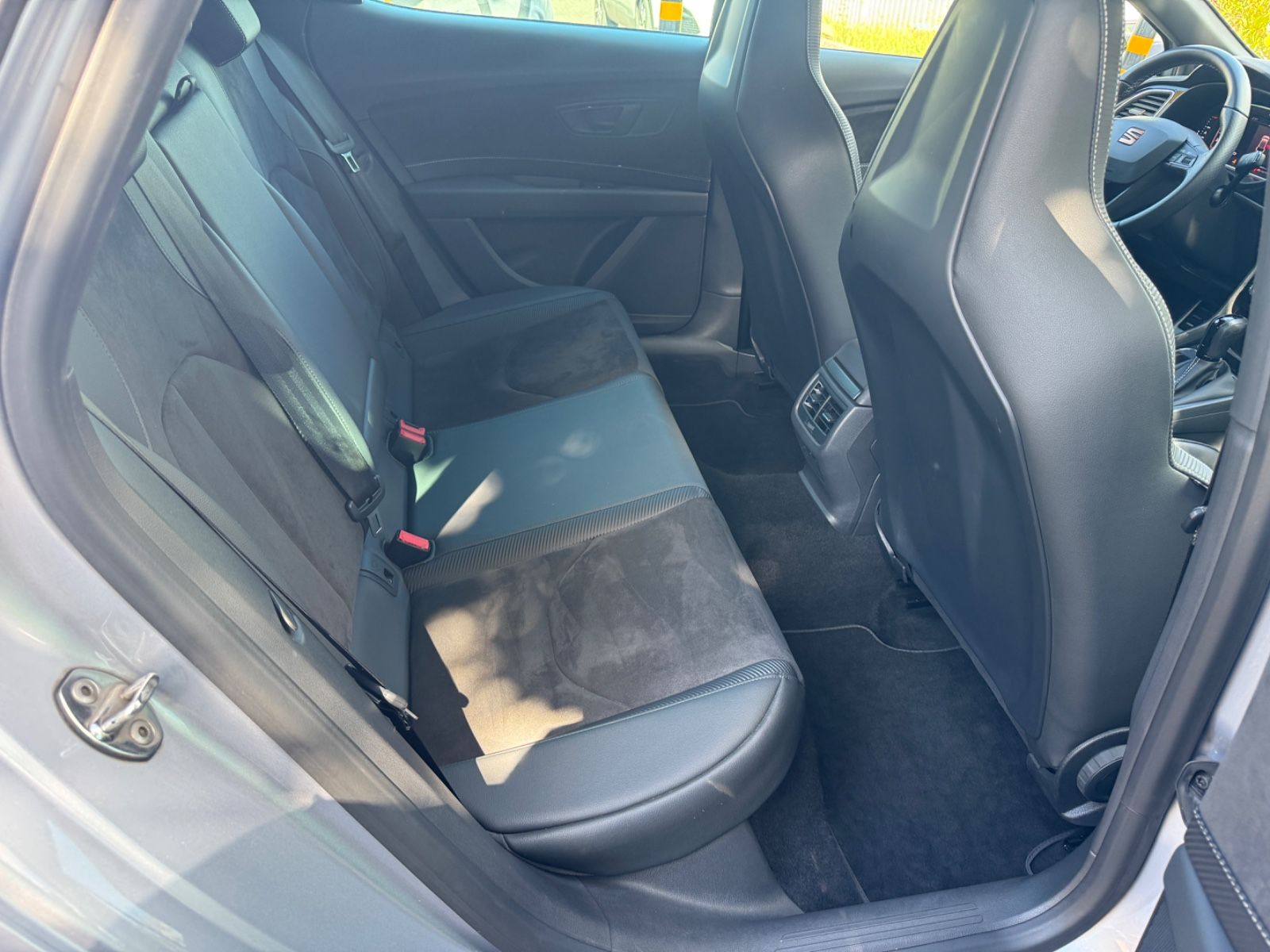 Fahrzeugabbildung SEAT Leon Cupra 290 Panorama+LED+Navi+BeatsAudio