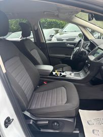 Ford S-Max - 11