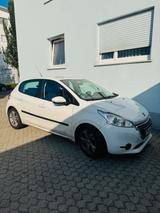 Peugeot 208 Bj 2014 - Peugeot 208 in Freiburg