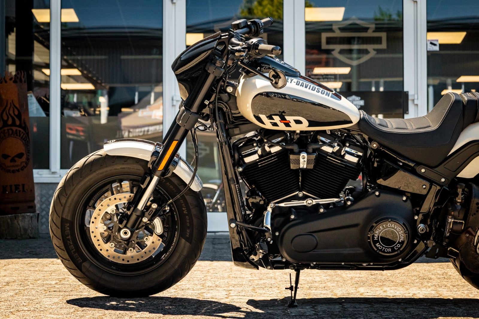 Fahrzeugabbildung Harley-Davidson FXFBS FAT BOB 114 CUI SOFTAIL - JEKILL&HYDE -