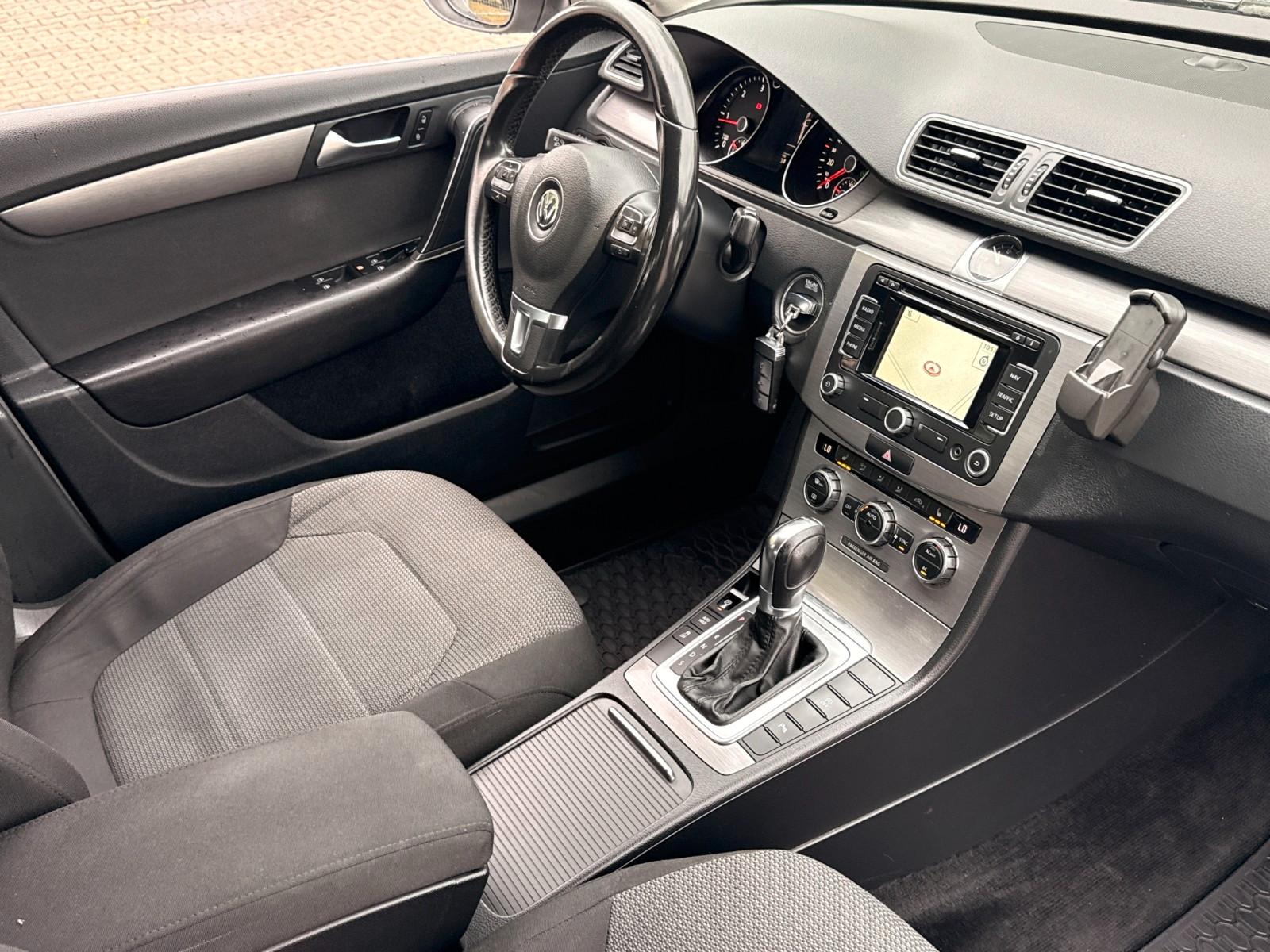 Volkswagen Passat 2012 — photo 11