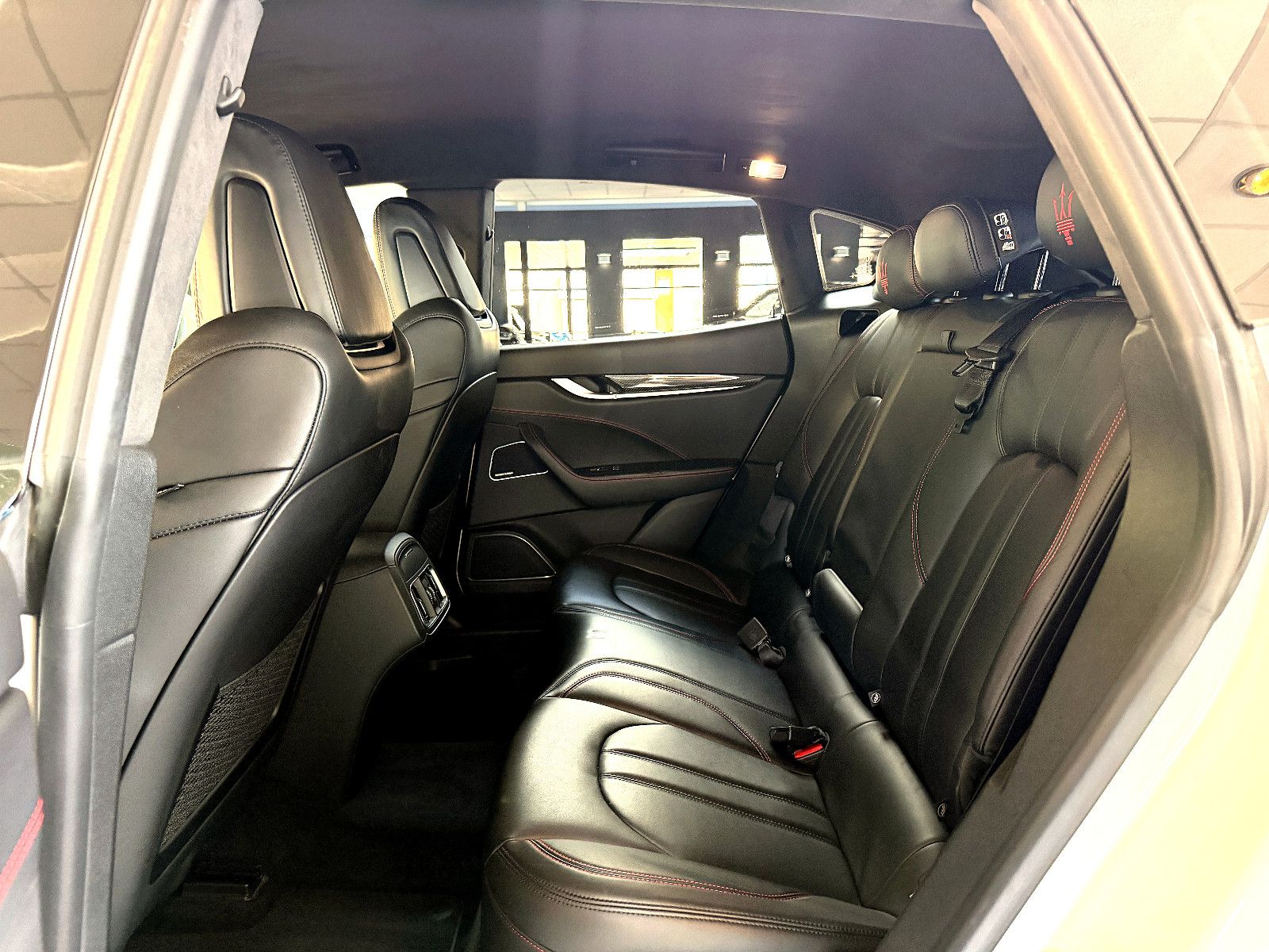 Fahrzeugabbildung Maserati Levante S/CARBON/HARMAN-KARDON/KAMERA/BRD
