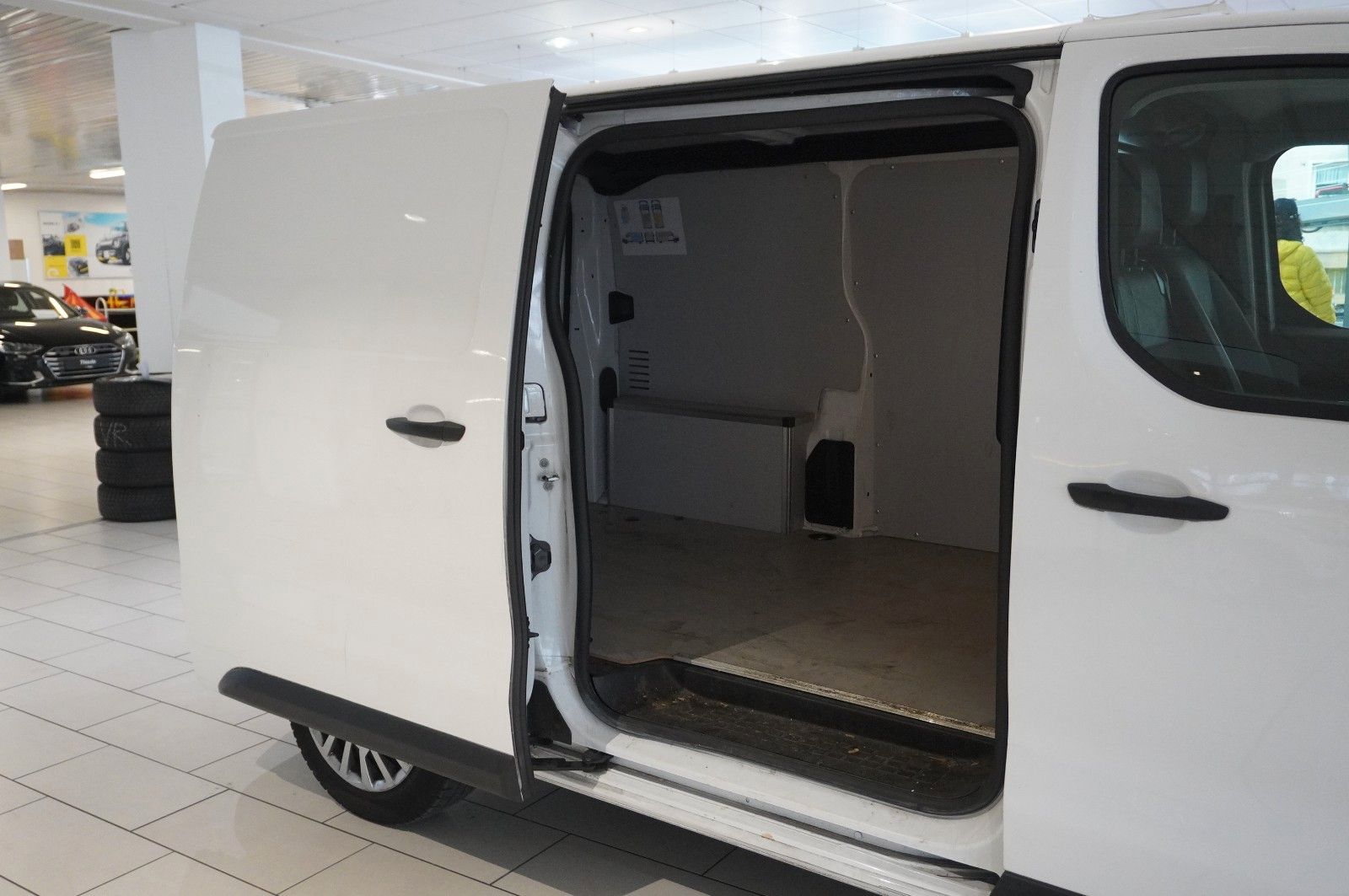 Fahrzeugabbildung Opel Vivaro Cargo 1.5D M EDITION KLIMA/DAB+/PDC/TEMP.