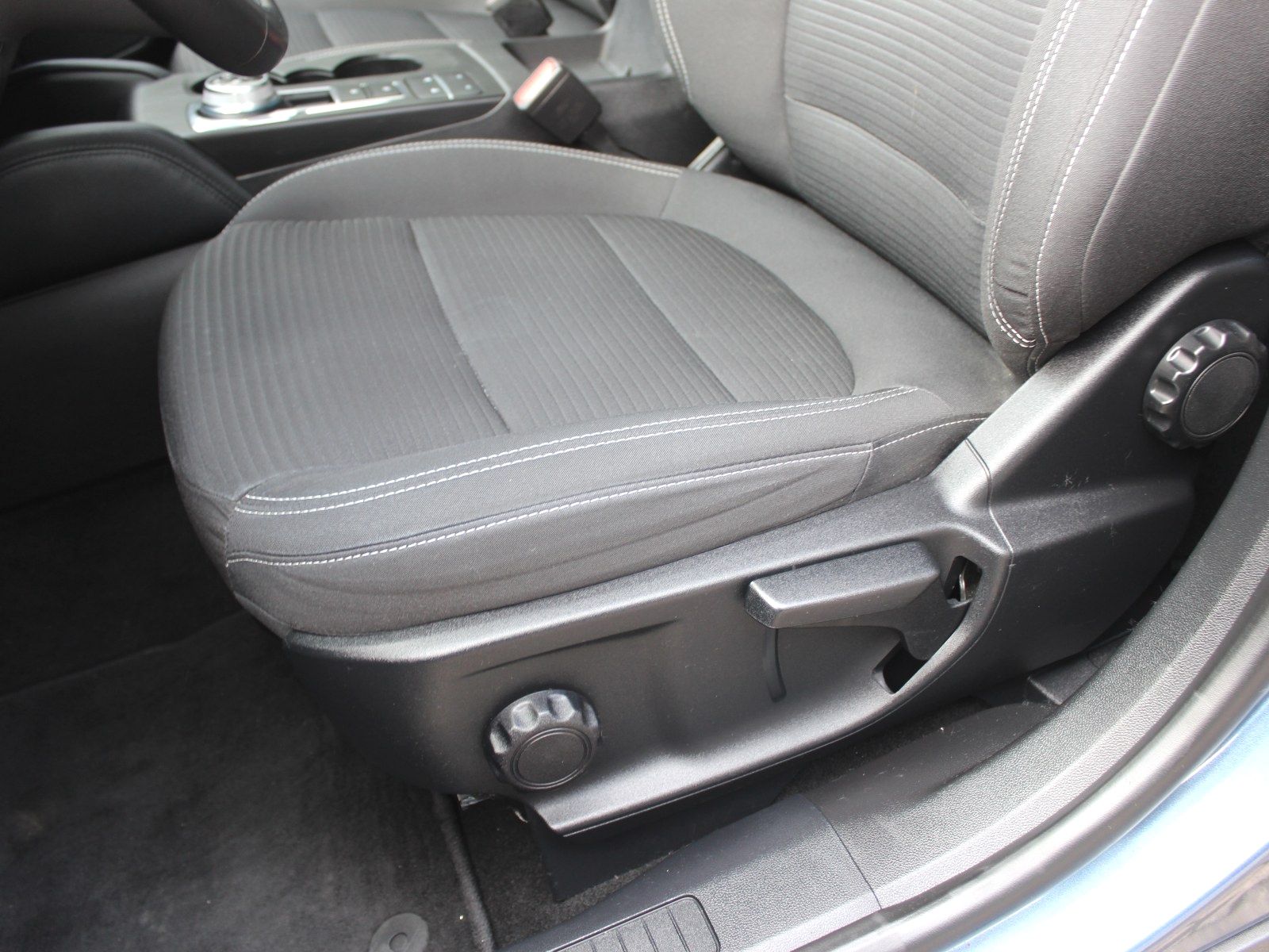 Fahrzeugabbildung Ford Kuga Plug-In Hybrid Titanium 2,5 Duratec