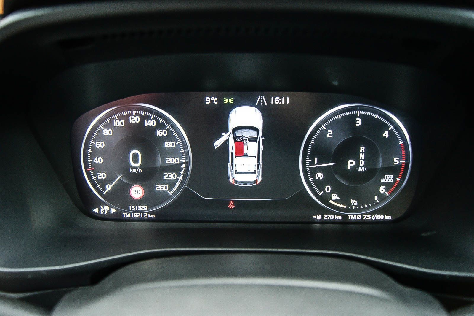 Fahrzeugabbildung Volvo XC40 D4 Momentum Pro AWD 4x4 LEDER ANHZV PRO-PAK