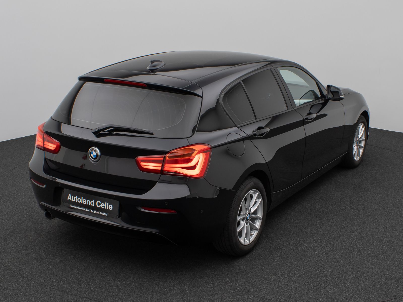 Fahrzeugabbildung BMW 118i Parkassist Sitzheizg USB Regensensor 8fach