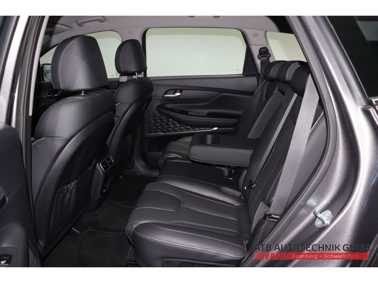 Fahrzeugabbildung Hyundai SANTA FE 1.6l Hybrid 2WD Trend Komfort + Navi-Pa