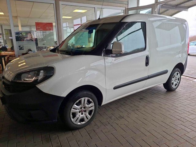 Fiat Doblo Cargo 1,3 16V Multijet AHK Ganzjahresreife