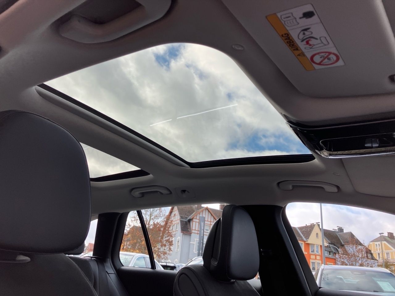 Fahrzeugabbildung Mercedes-Benz C 220 d T AMG Pano+Totw+LED+Ambi+Kamera+EasyPack