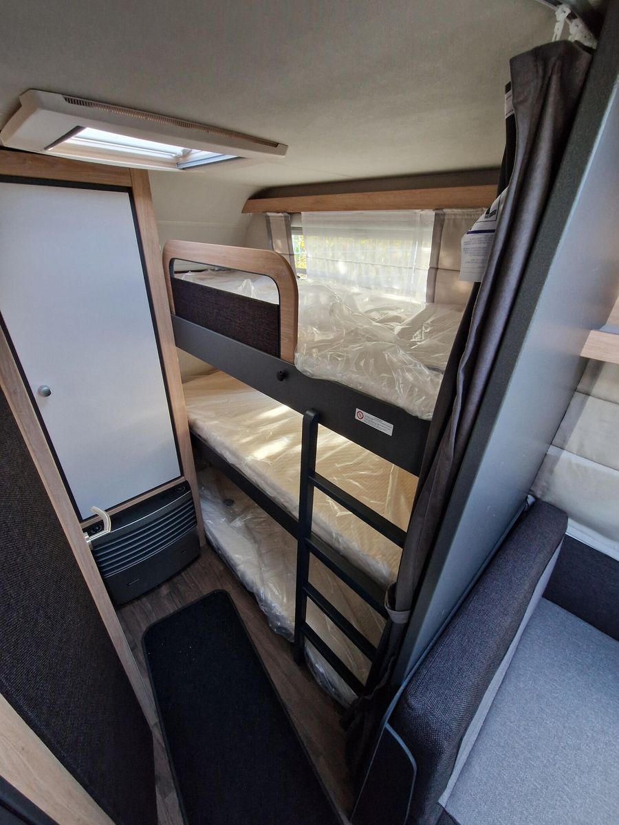 Fahrzeugabbildung Knaus Sport 500 KD 3 Stockbett mit Garagentür, 1800 kg