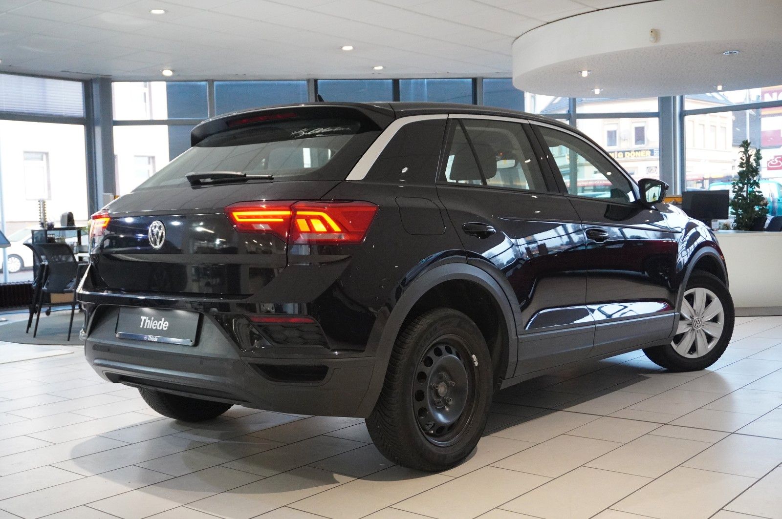 Fahrzeugabbildung Volkswagen T-Roc 1.0 TSI NAVI/LED/SHZ/PDC/NEBEL/KLIMA/DAB+