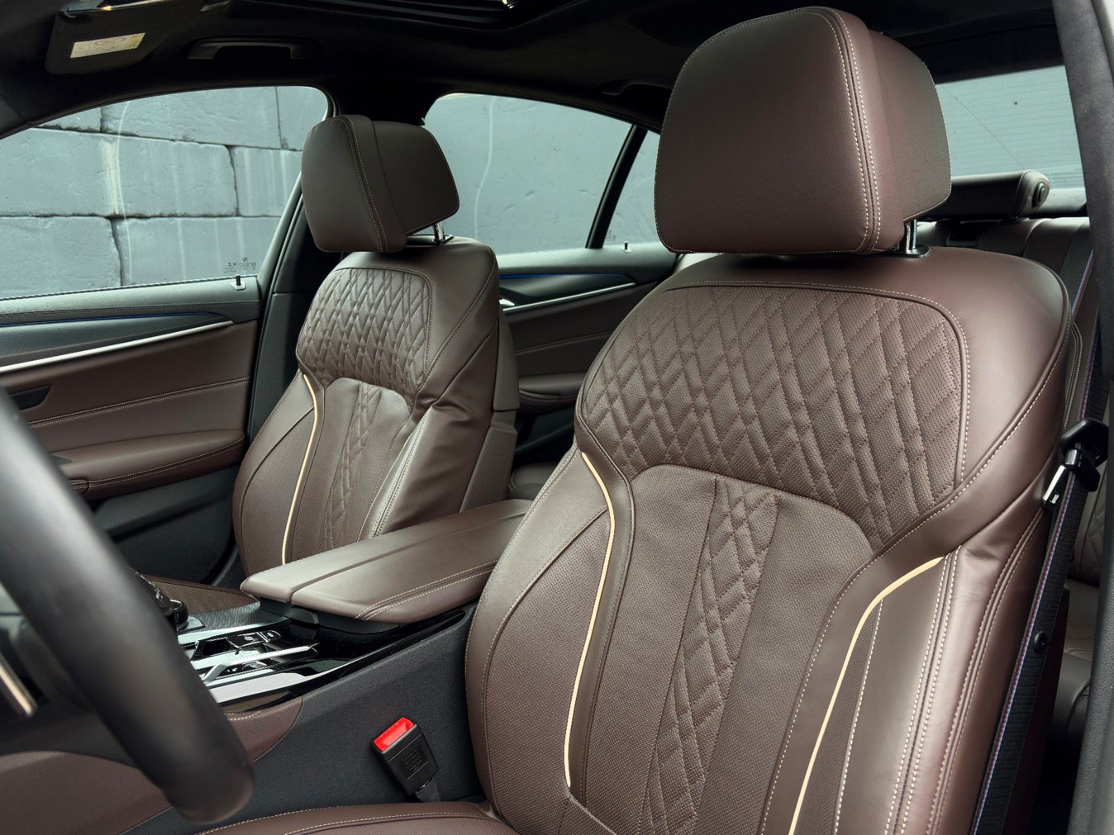 Fahrzeugabbildung BMW M550i xDr M Sport Pro Laser HuD 360° StdHzg GSD