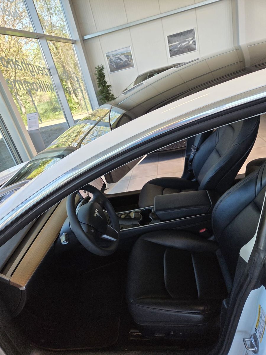Fahrzeugabbildung Tesla Model 3 Long Range Dual AWD