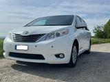 Toyota Sienna XLE  - Toyota: Xle