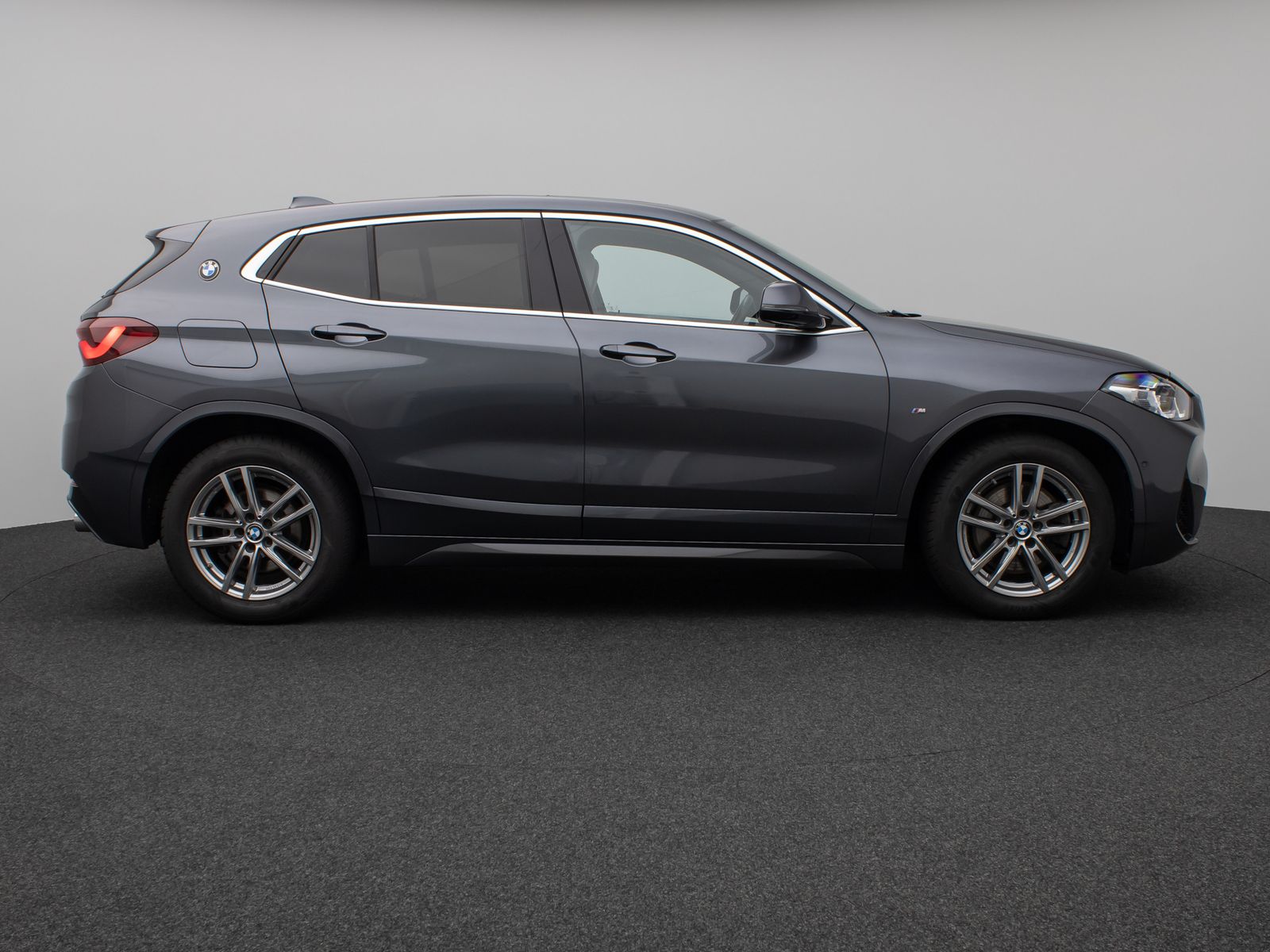 Fahrzeugabbildung BMW X2 xD20d M Sport Panorama Kamera HUD DAB Komfort