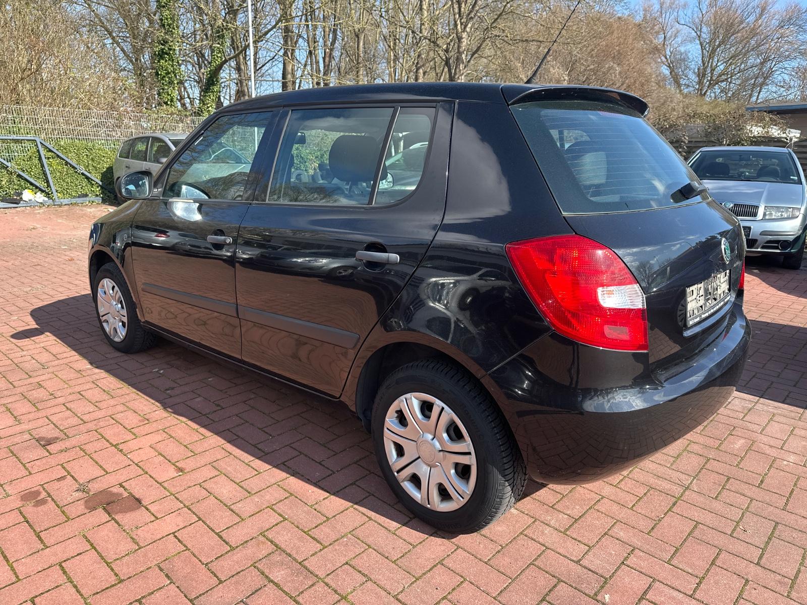 Skoda Fabia 1.2l 44 kW.servic+regelmäßigTÜV. Neu.Klima