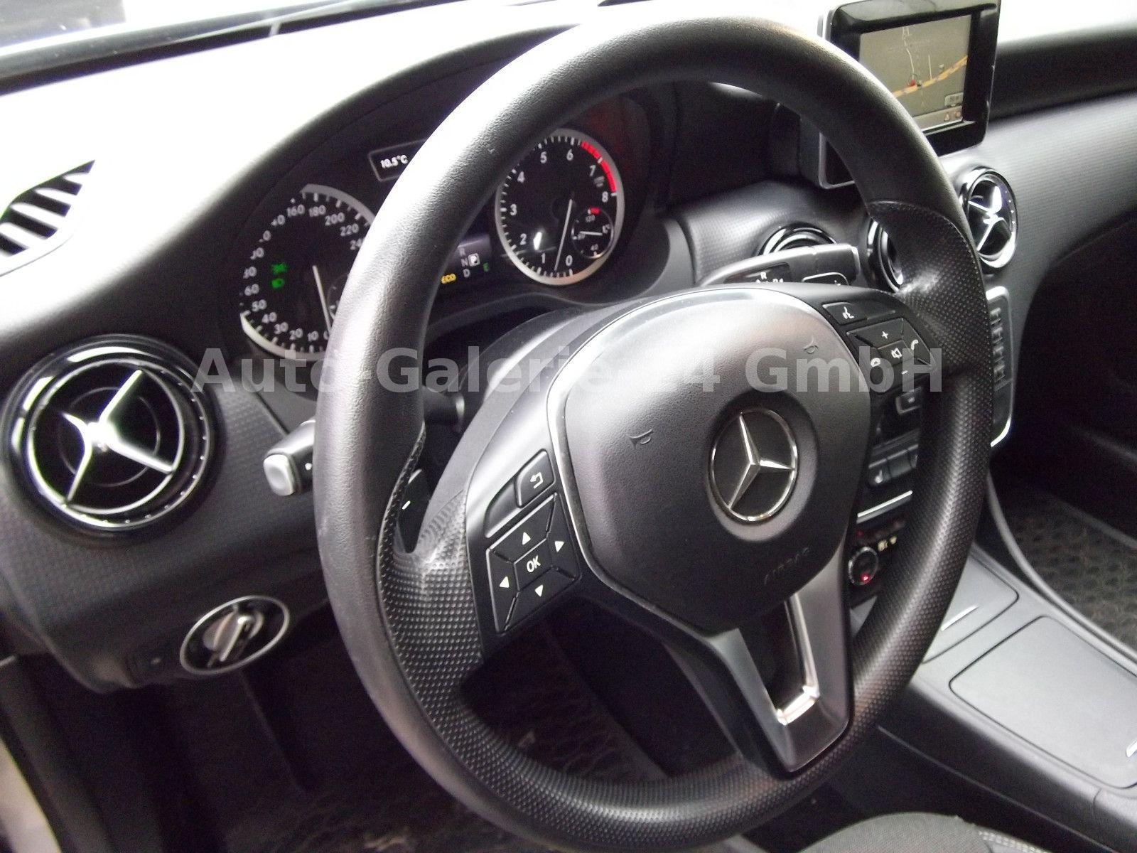 Mercedes-Benz A -Klasse 250 4Matic Autom, Navi, Teilleder