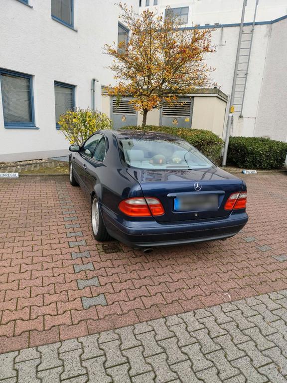 Mercedes-Benz CLK 320