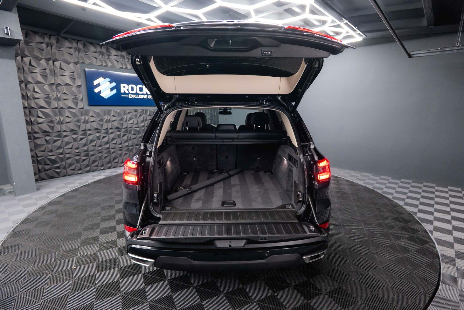 Fahrzeugabbildung BMW X5 xDrive 30d Sport Shadow | ACC | LED | Live CP