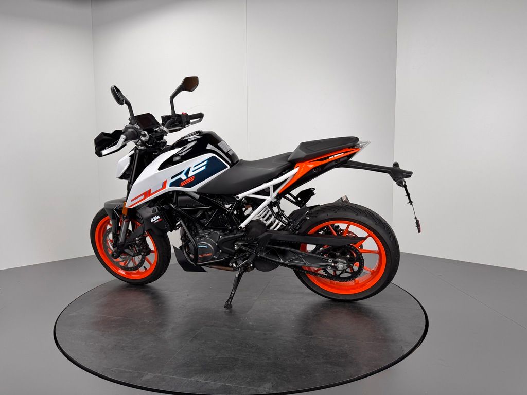 Fahrzeugabbildung KTM DUKE 125 *1.HAND *SERVICE NEU