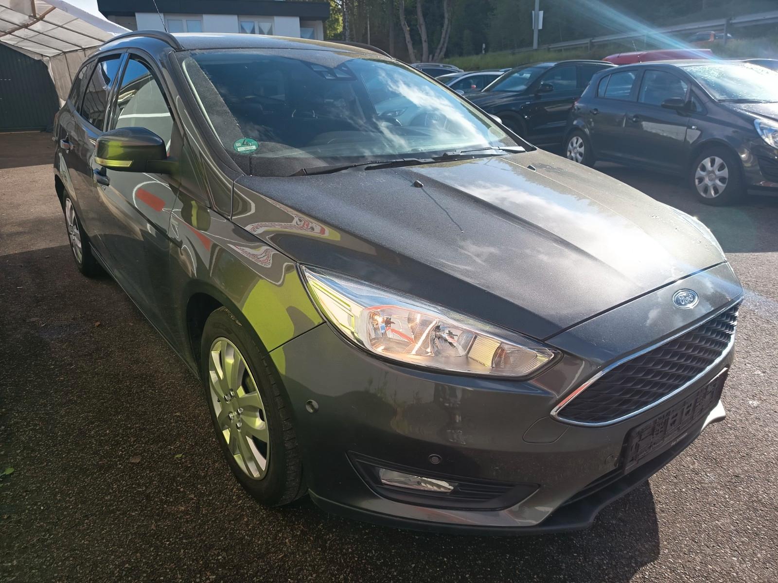 Ford Focus 2015 — interior