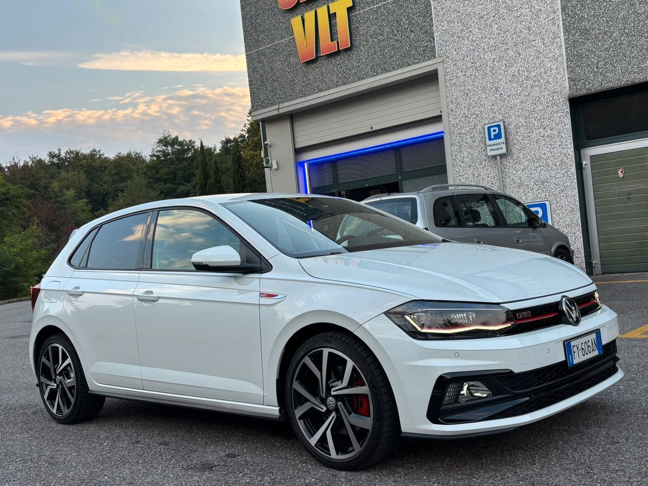Volkswagen Polo 2.0 TSI DSG GTI BlueMotion Techn imagem 3