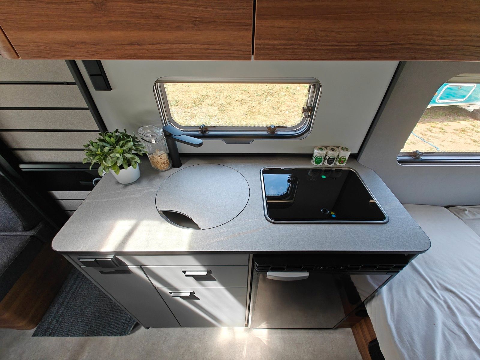 Fahrzeugabbildung HYMER / ERIBA / HYMERCAR Feeling 425 2026