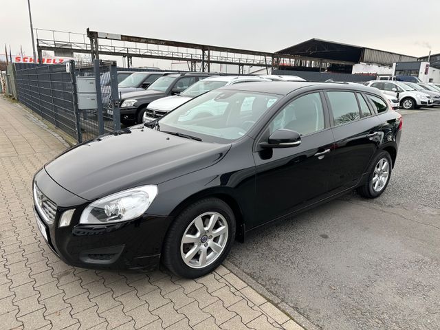 Volvo V60 Kombi Kinetic Automatik/2. Hand/8 Fach-Berei