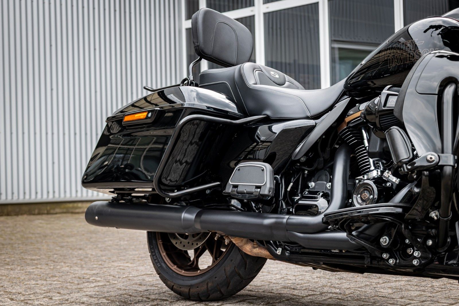 Fahrzeugabbildung Harley-Davidson FLHXST STREET GLIDE ST 117 - Kesstech -