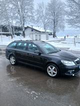 Skoda Octavia 2.0 TDI RS Combi RS - Skoda Octavia aus 2011: Combi RS