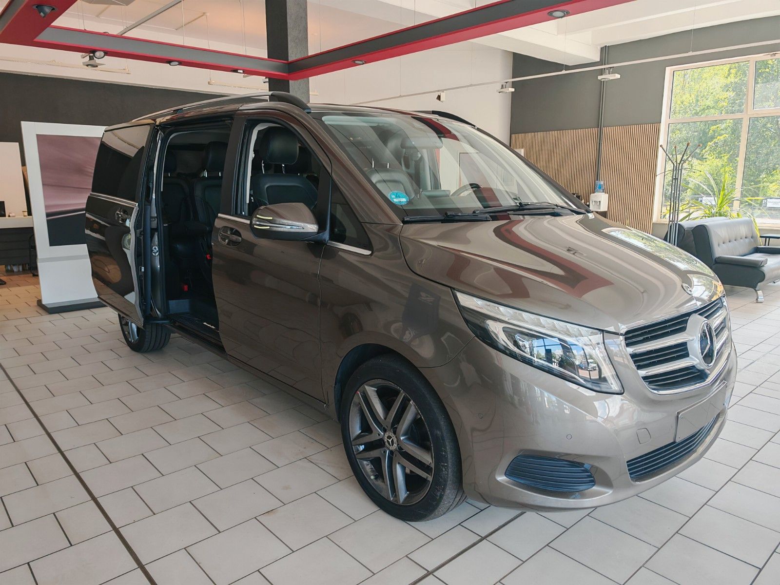MERCEDES-BENZ V 250 d AVANTGARDE lang Garantie Burmester Tisch