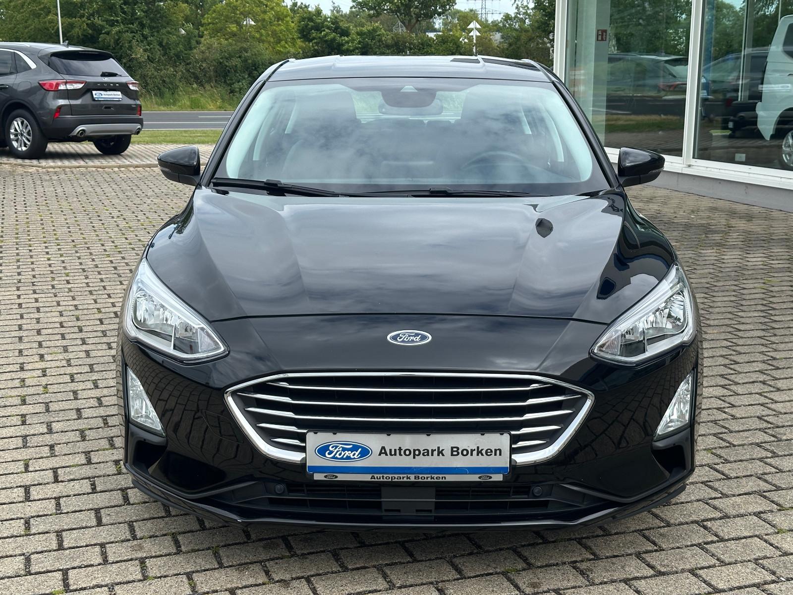 Ford Focus Lim. Titanium Winter-Paket PDC