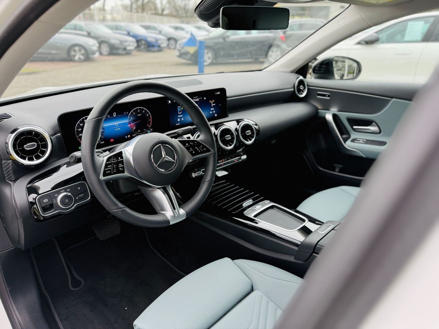 Fahrzeugabbildung Mercedes-Benz A 180 PROGRESSIVE & NIGHT, Autom., Winter, RFK,